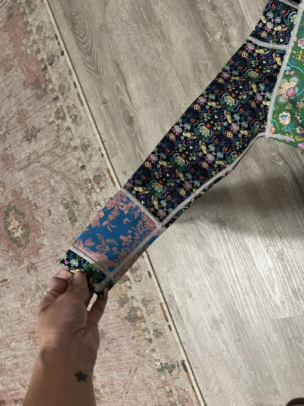 Cynthia Rowley Girls Floral Wetsuit Size 9/10 Patchwork Print